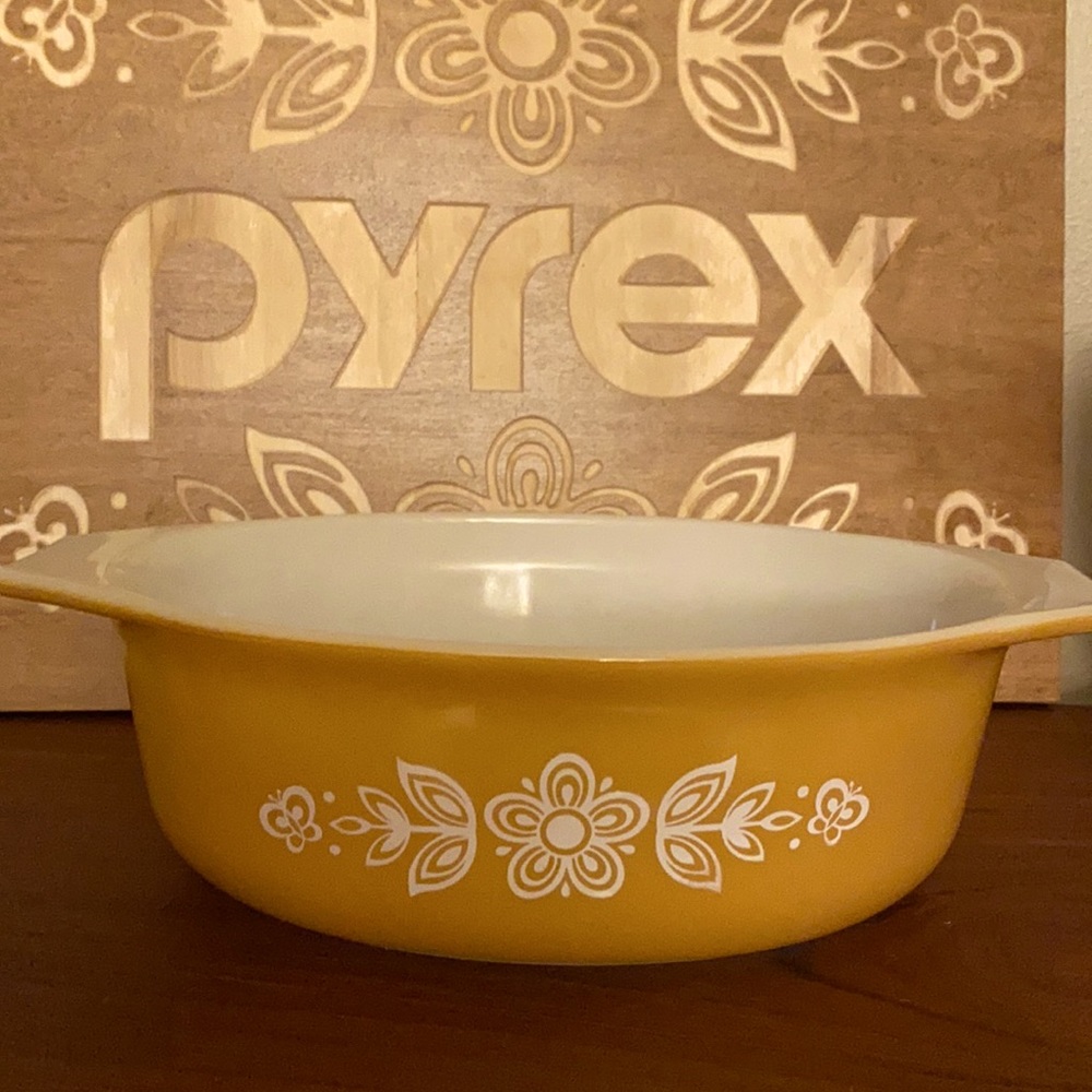 Vintage Pyrex Butterfly Gold 043